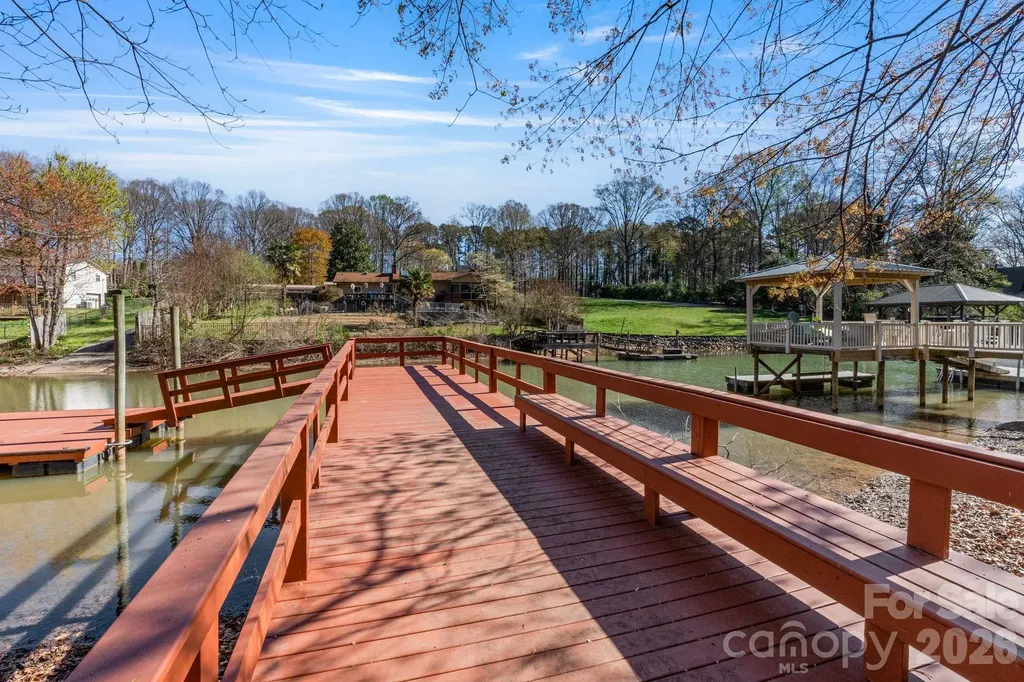 8032 Lakeview Drive Denver NC 28037