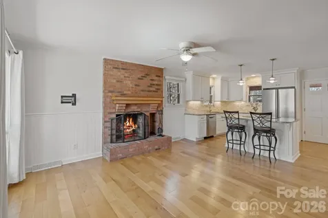 8032 Lakeview Drive Denver NC 28037