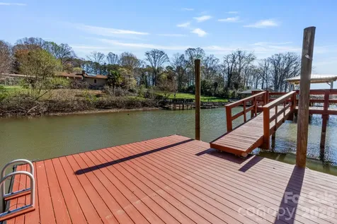 8032 Lakeview Drive Denver NC 28037