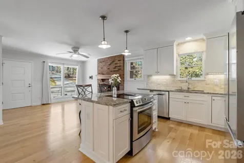 8032 Lakeview Drive Denver NC 28037
