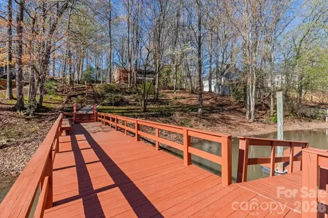 8032 Lakeview Drive Denver NC 28037