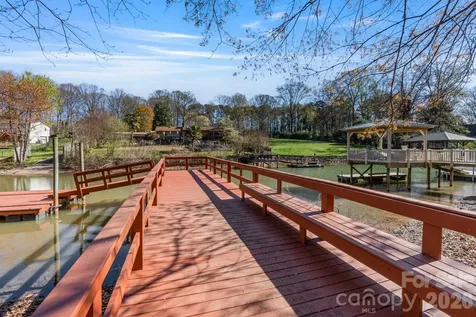 8032 Lakeview Drive Denver NC 28037