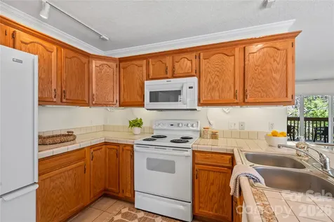 206 Waters Edge Drive Weaverville NC 28787