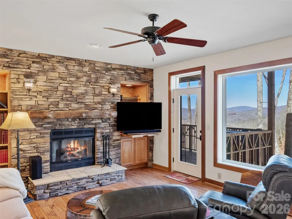 Burnsville NC, 61 Creekside Way, Unit G201