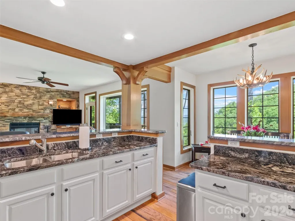 61 Creekside Way Burnsville NC 28714