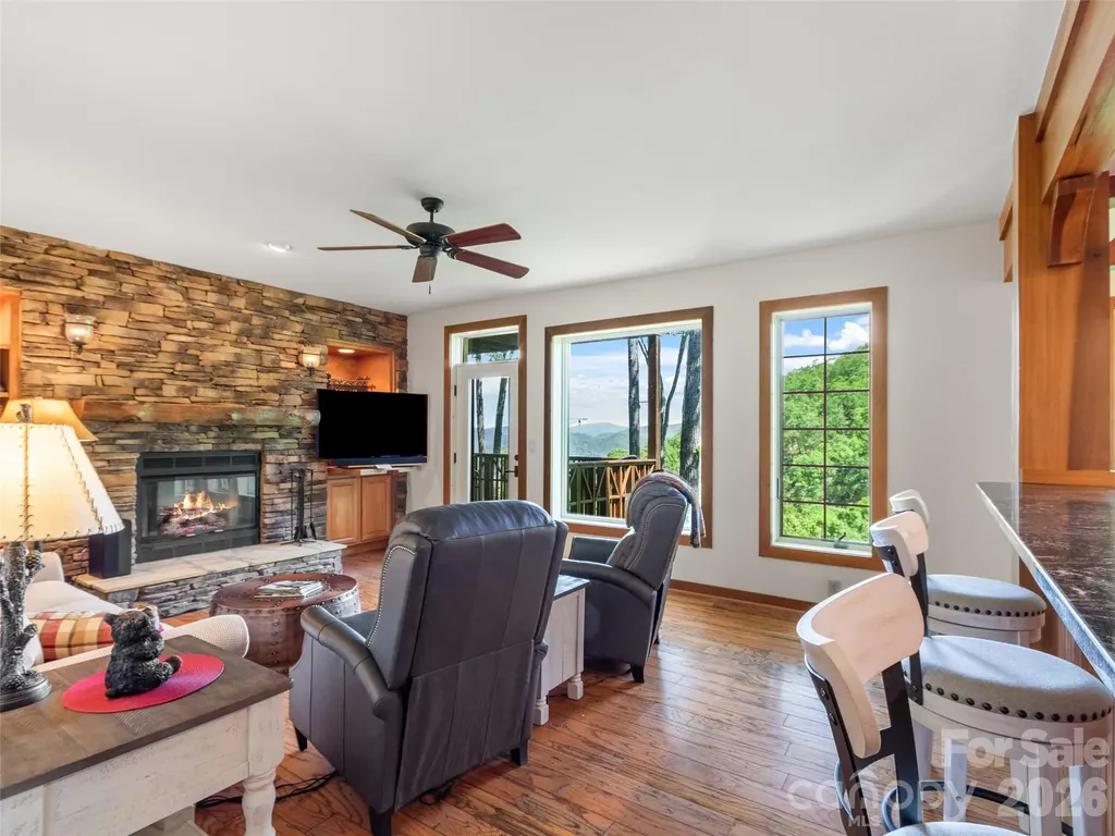 61 Creekside Way Burnsville NC 28714