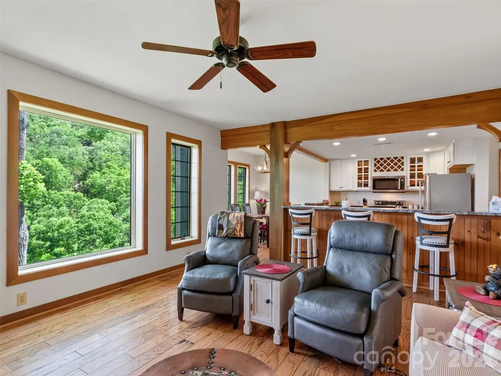 61 Creekside Way Burnsville NC 28714