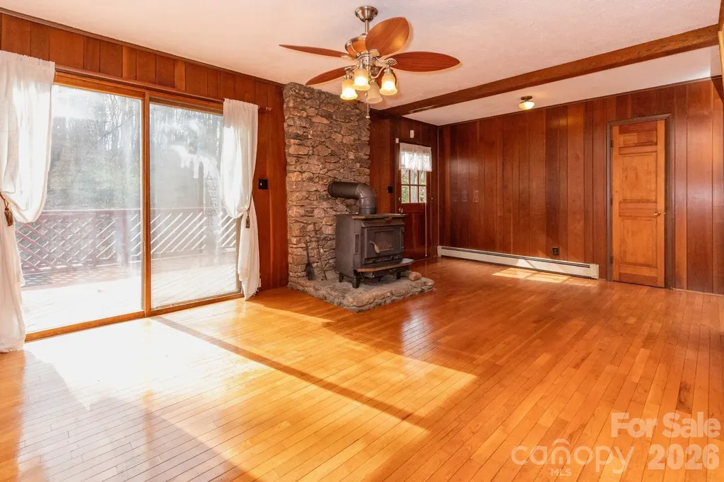 586 Justice Ridge Road Candler NC 28715