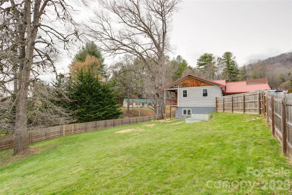 107 Shepard Way Burnsville NC 28714