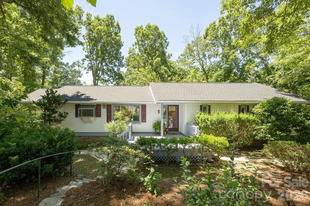 3113 Primrose Drive Hendersonville NC 28792