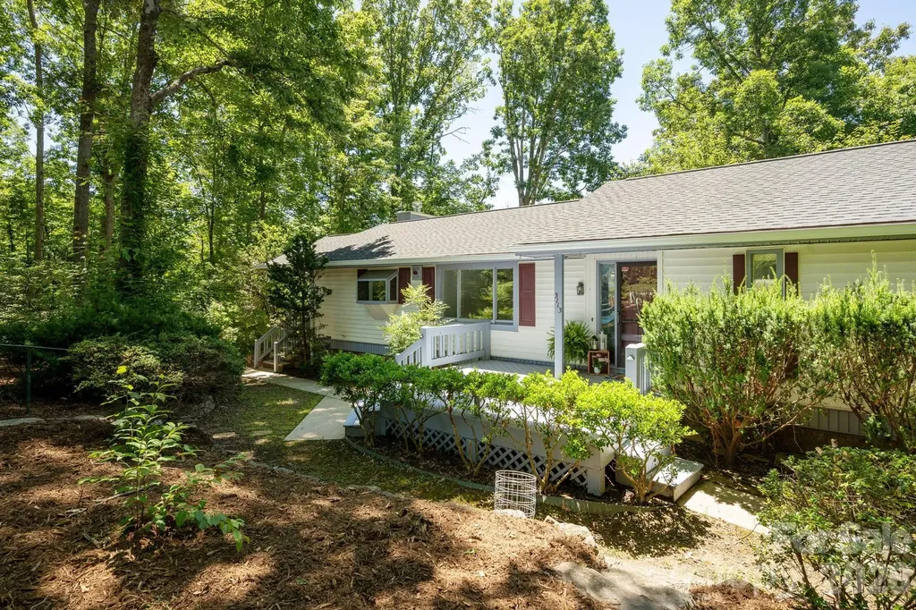 3113 Primrose Drive Hendersonville NC 28792