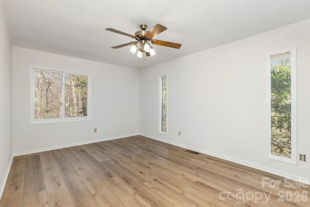 3113 Primrose Drive Hendersonville NC 28792