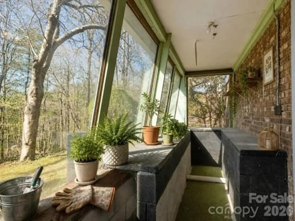 3113 Primrose Drive Hendersonville NC 28792