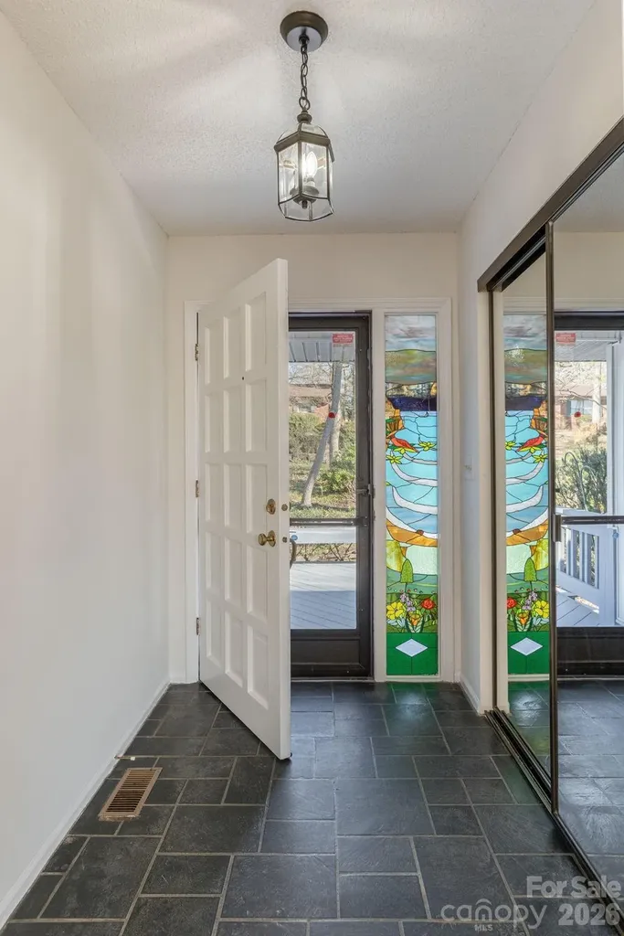 3113 Primrose Drive Hendersonville NC 28792