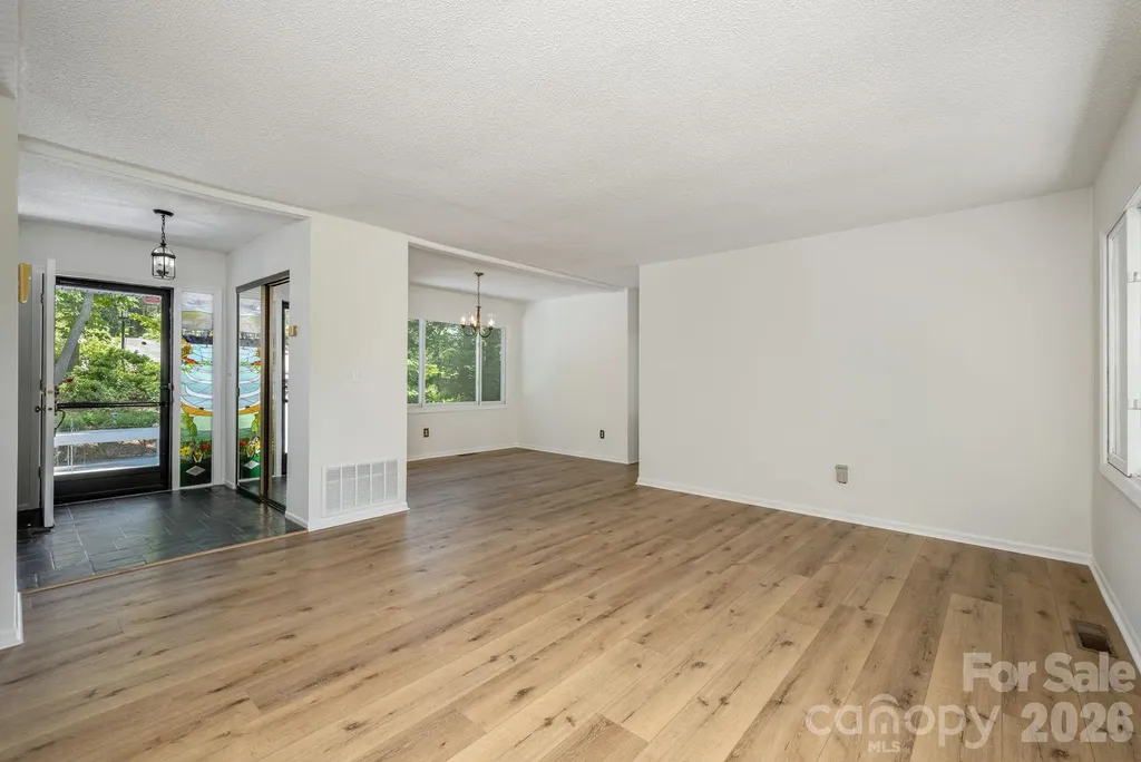3113 Primrose Drive Hendersonville NC 28792