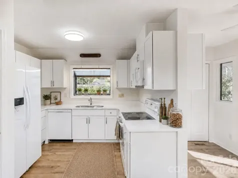 3113 Primrose Drive Hendersonville NC 28792