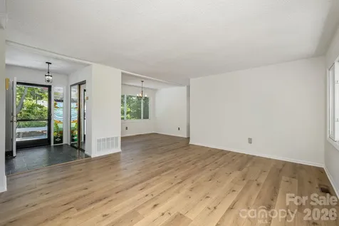 3113 Primrose Drive Hendersonville NC 28792