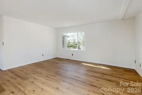 3113 Primrose Drive Hendersonville NC 28792