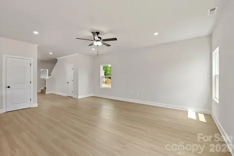 6615 Fairford Drive Charlotte NC 28215