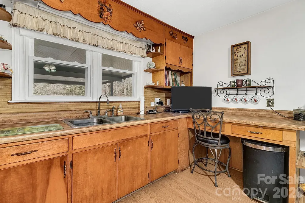 44 Tuttle Road Hendersonville NC 28792