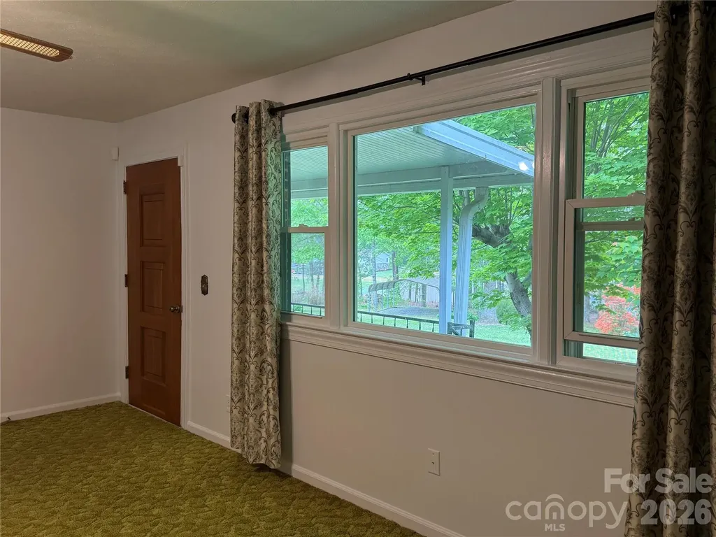44 Tuttle Road Hendersonville NC 28792