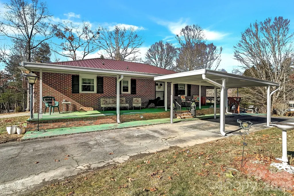 44 Tuttle Road Hendersonville NC 28792
