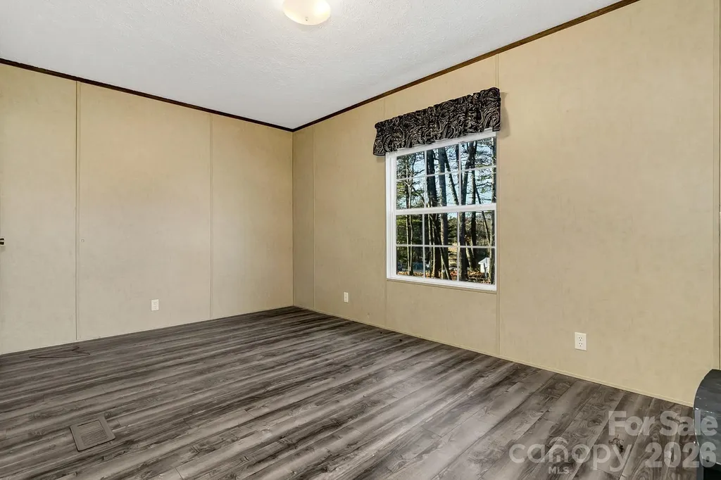 44 Tuttle Road Hendersonville NC 28792