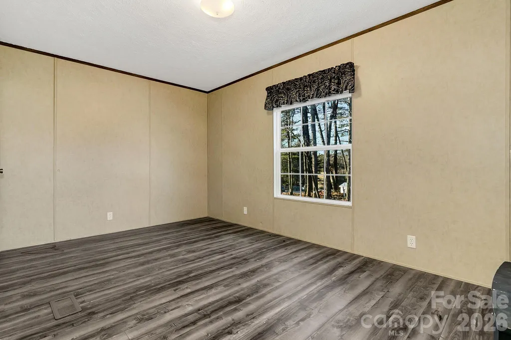 44 Tuttle Road Hendersonville NC 28792