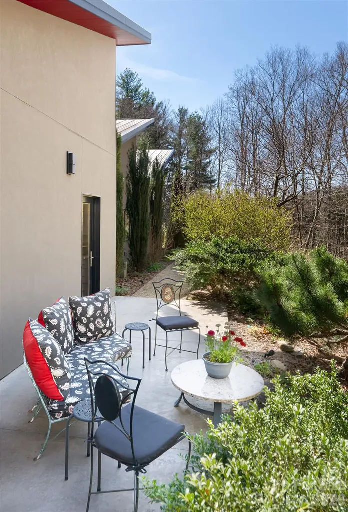 33 Robinson Creek Road Asheville NC 28803