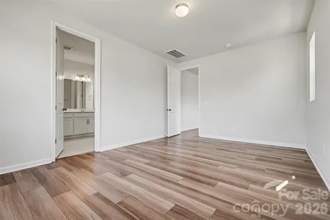 105 Renny Alley Charlotte NC 28217