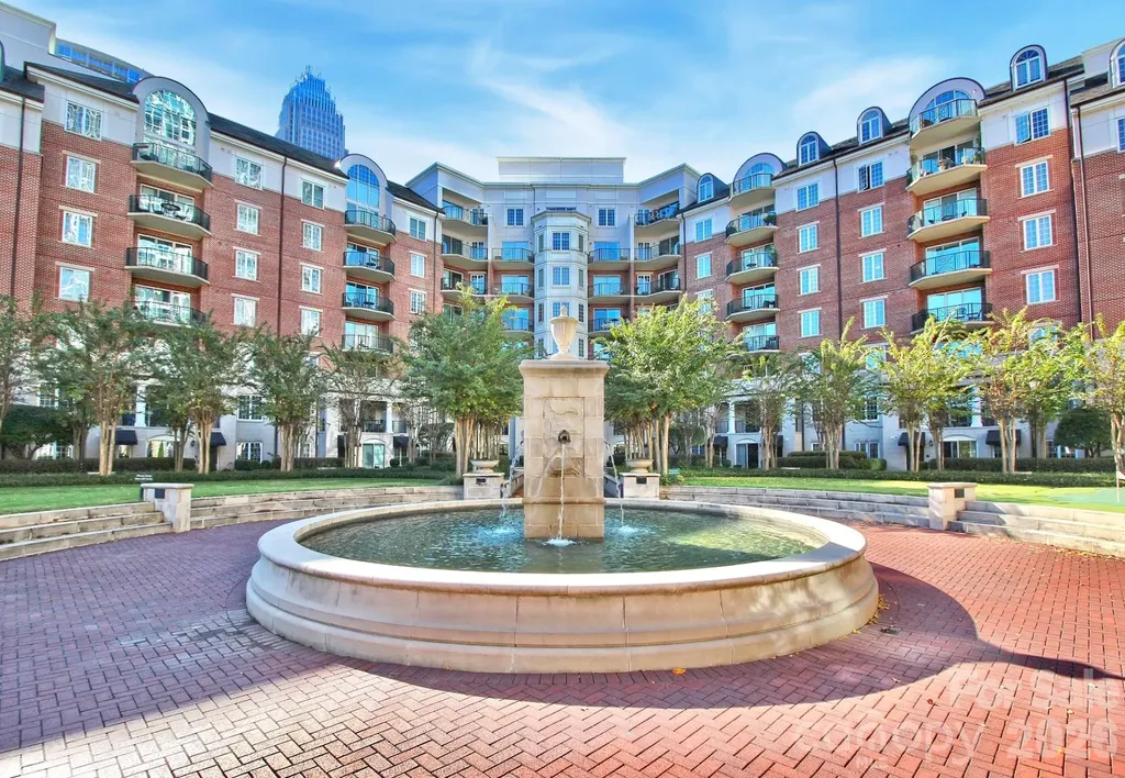 300 W 5th Street W Charlotte NC 28202