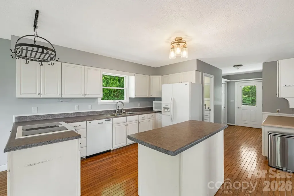 95 Friendship Road Burnsville NC 28714