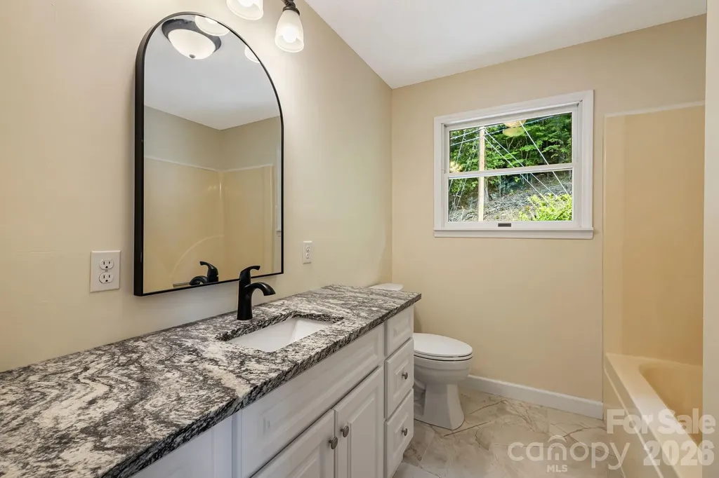 95 Friendship Road Burnsville NC 28714