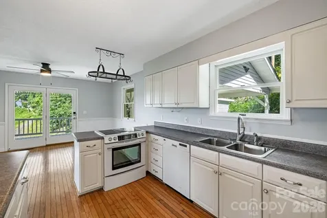95 Friendship Road Burnsville NC 28714