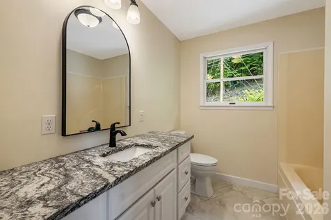 95 Friendship Road Burnsville NC 28714