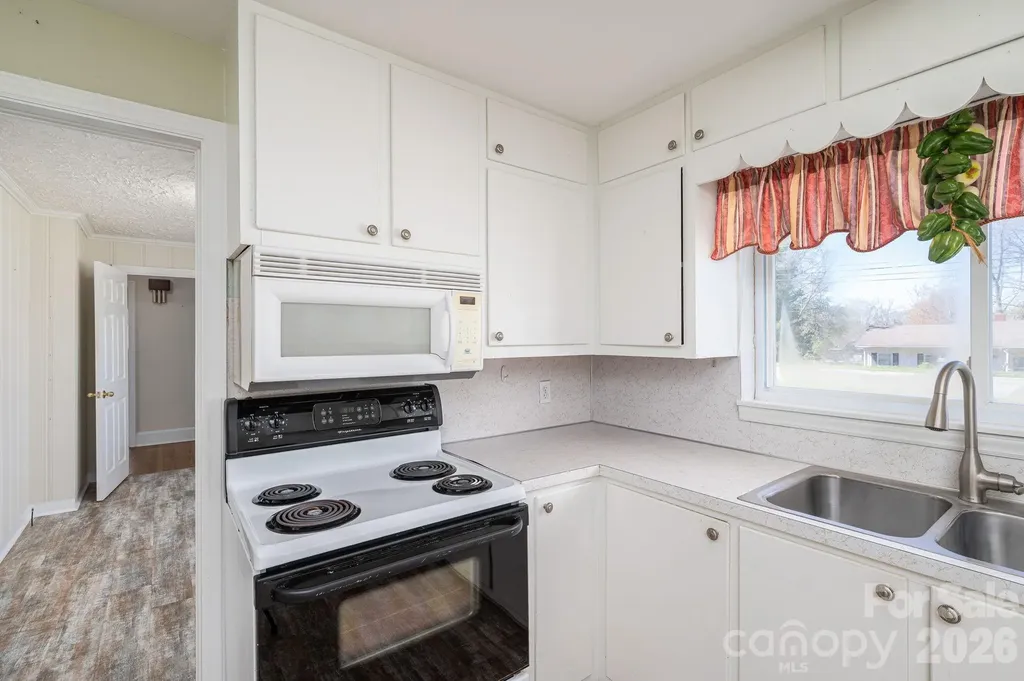 1606 Davis Park Road Gastonia NC 28052