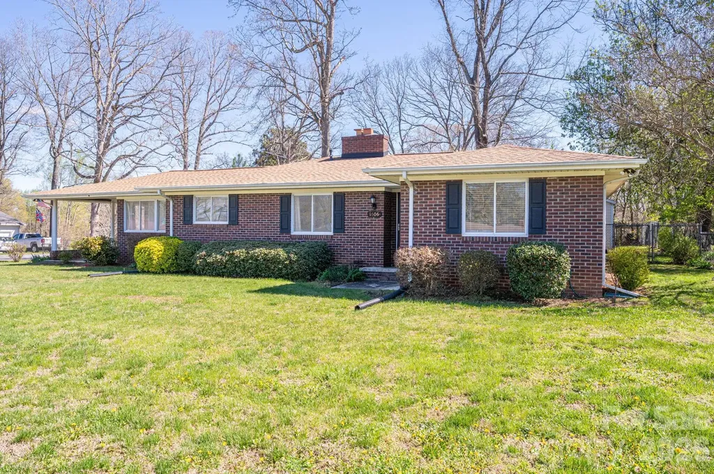 1606 Davis Park Road Gastonia NC 28052