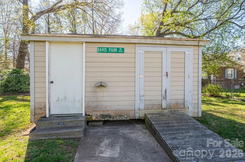 1606 Davis Park Road Gastonia NC 28052