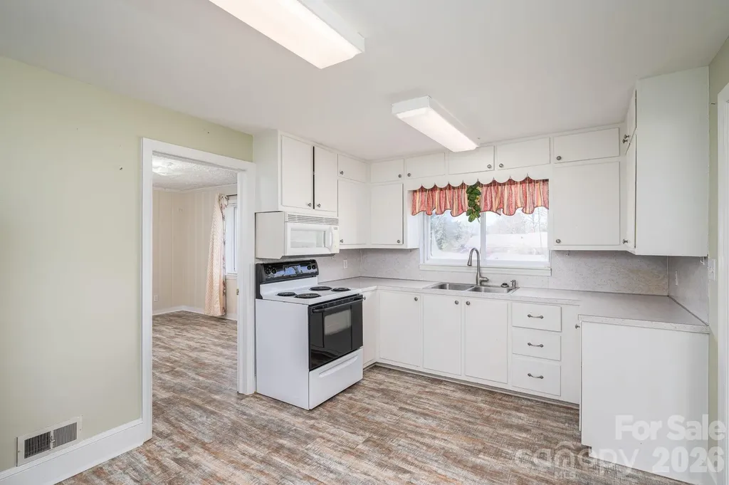 1606 Davis Park Road Gastonia NC 28052