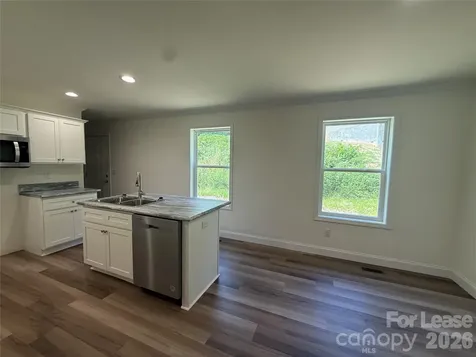 204 Oscelake Way Hendersonville NC 28739