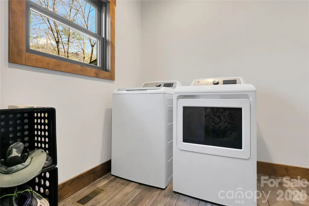 70 Unvdatlvi Court Brevard NC 28712
