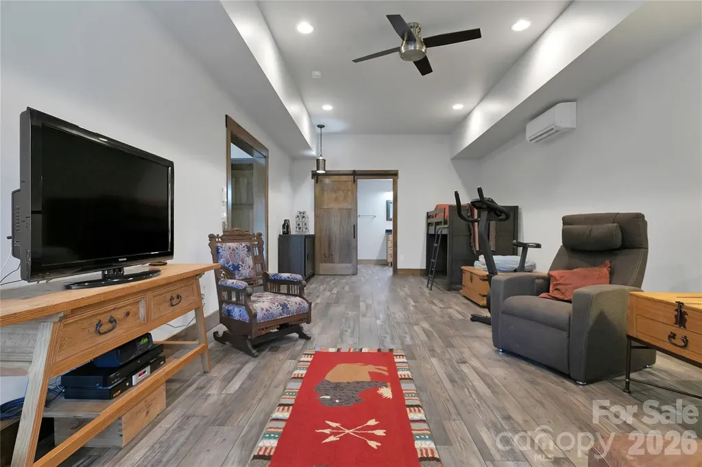 70 Unvdatlvi Court Brevard NC 28712