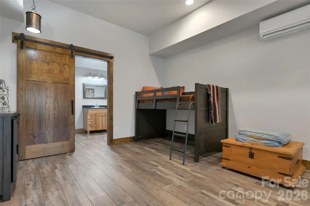 70 Unvdatlvi Court Brevard NC 28712