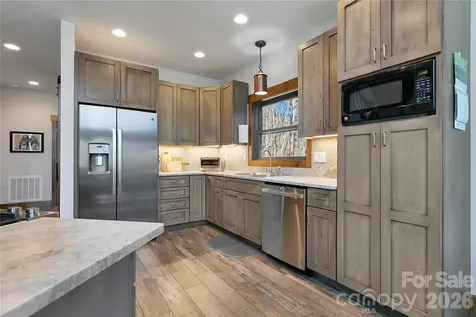 70 Unvdatlvi Court Brevard NC 28712
