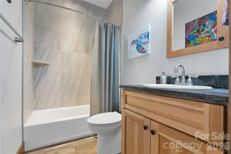 70 Unvdatlvi Court Brevard NC 28712