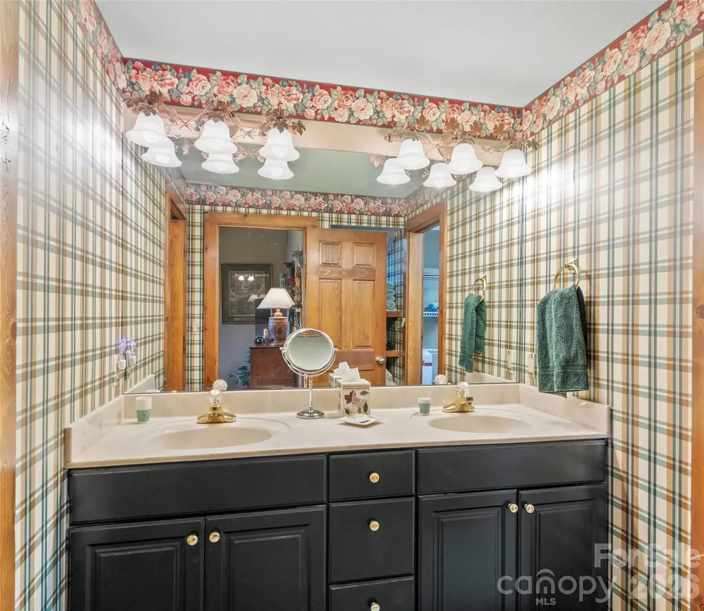 21 Ivy Ridge Road Burnsville NC 28714