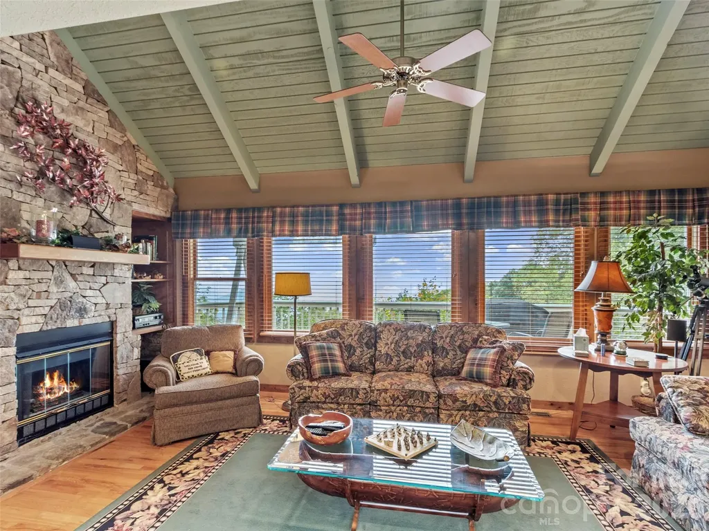 21 Ivy Ridge Road Burnsville NC 28714