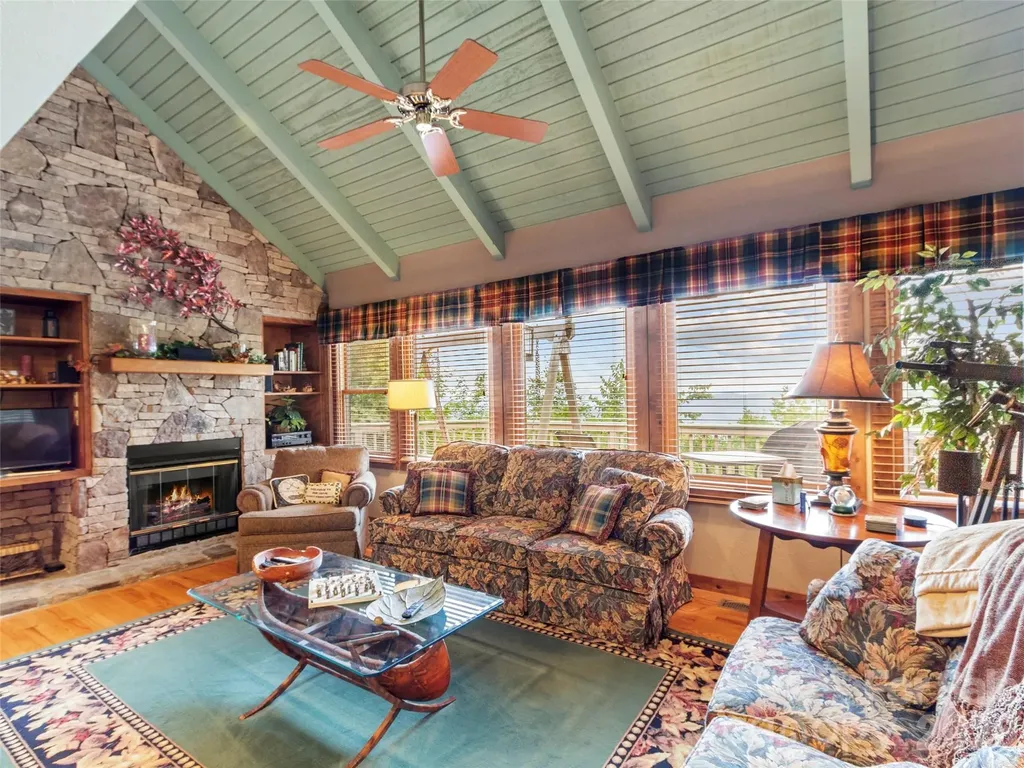21 Ivy Ridge Road Burnsville NC 28714