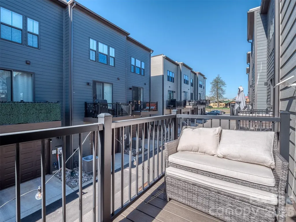 1033 Simcoe Lane Charlotte NC 28217