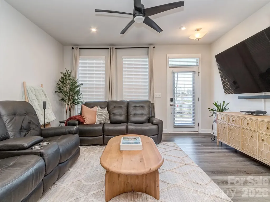 1033 Simcoe Lane Charlotte NC 28217